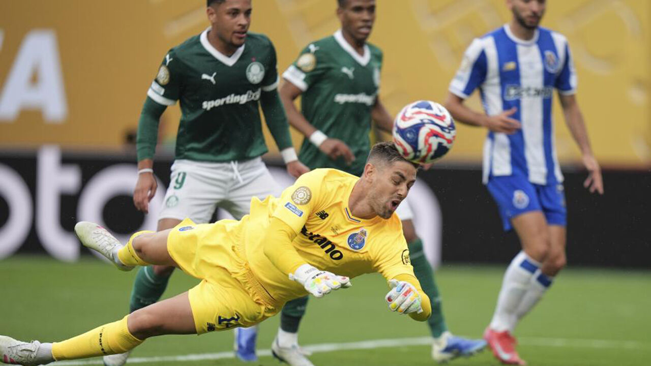 Cláudio Ramos destaca preparação após jogo com Palmeiras no Mundial de Clubes