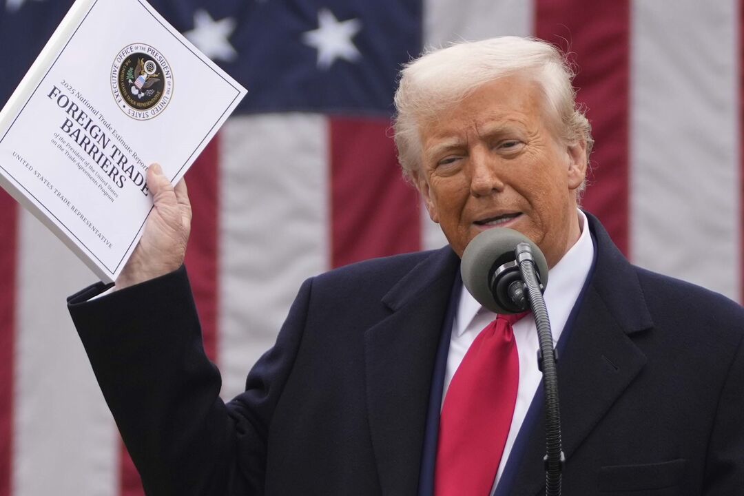 Trump apresenta relatório sobre barreiras comerciais dos EUA.

