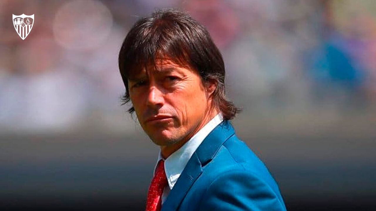 Matías Almeyda, novo treinador do Sevilha, assina contrato para as próximas três temporadas