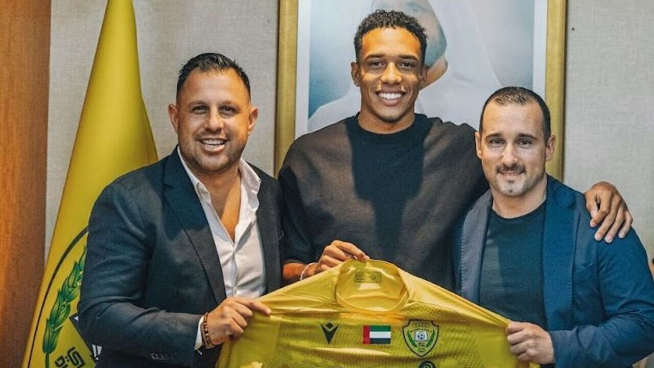 Luís Castro recebe Brahian Palacios no Al Wasl