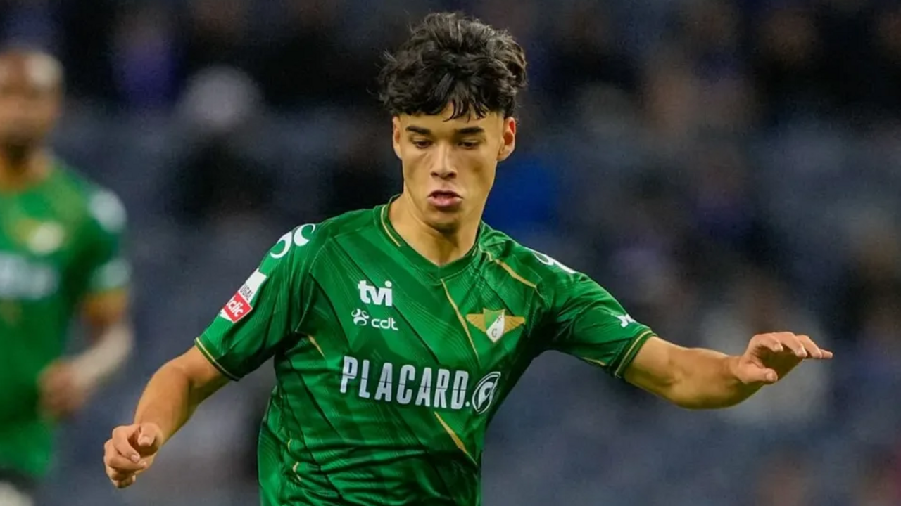 Afonso Assis joga pelo Moreirense com Vasco Botelho da Costa