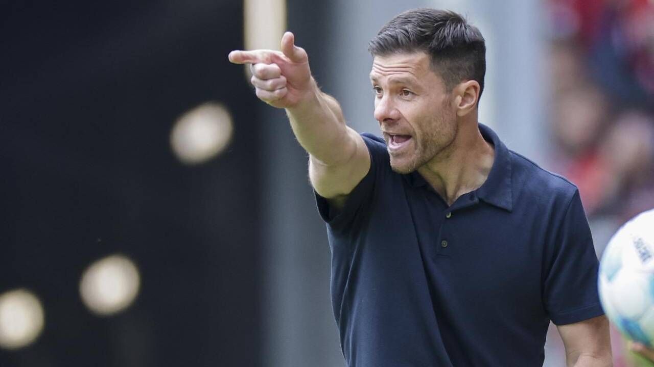 Xabi Alonso orienta equipa no jogo contra o Al Hilal, do Grupo H