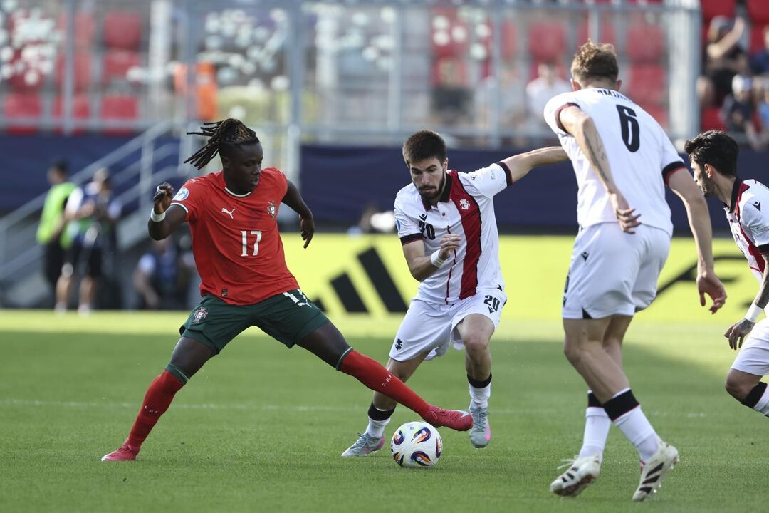Foco em Filipe Çelikkaya e no sucesso dos sub-21 no Sporting e na Seleção
