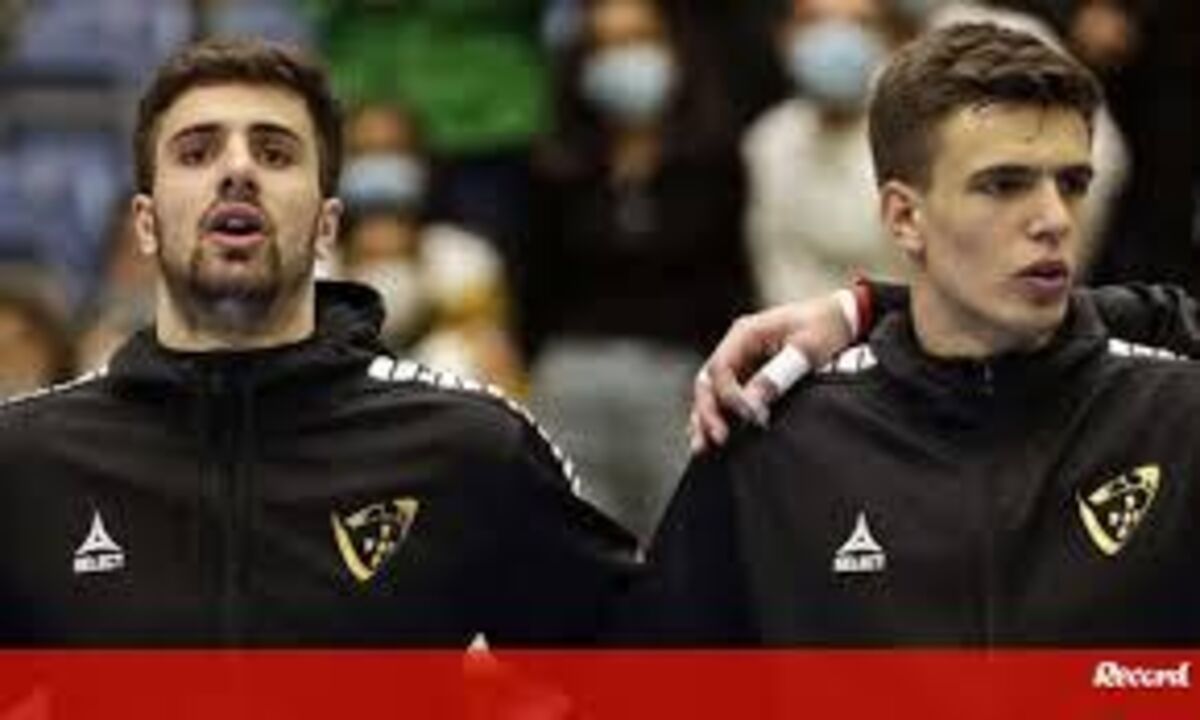 Irmãos Martim e Kiko Costa nomeados para a Equipa do Ano da EHF