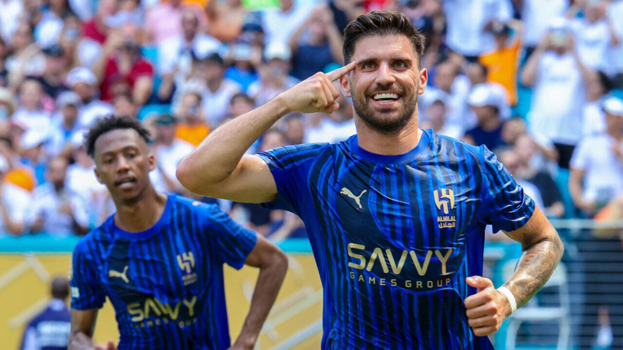 Rúben Neves a festejar golo de penálti frente ao Real Madrid 