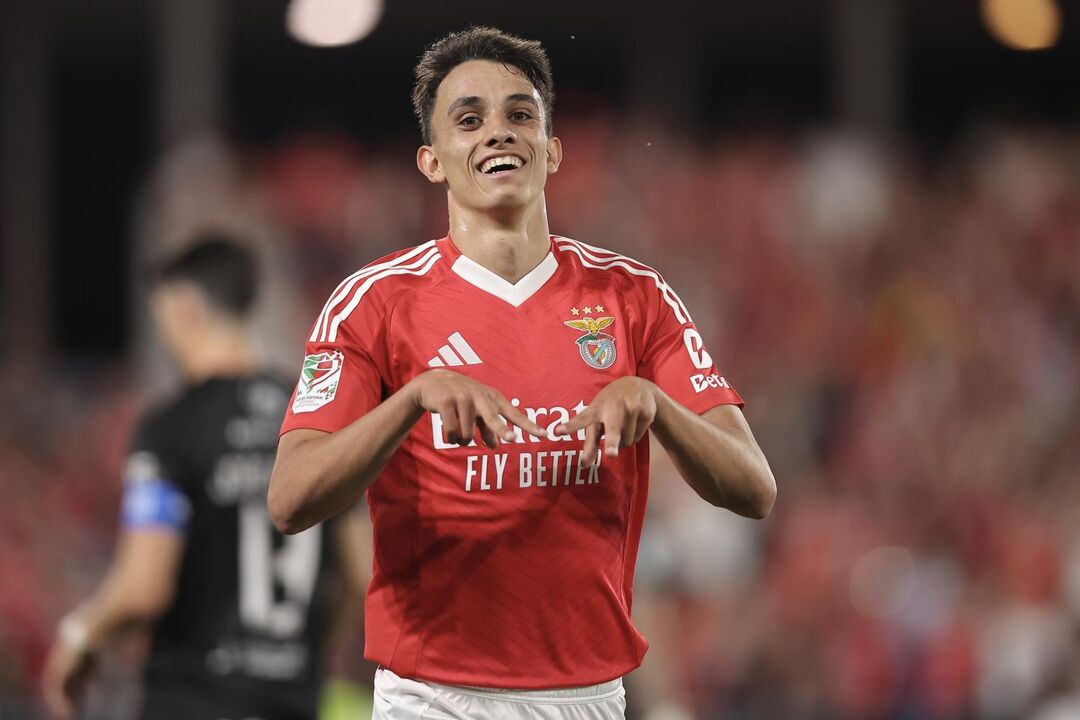 João Rego pode ter oportunidade no Benfica, em dia de aniversário