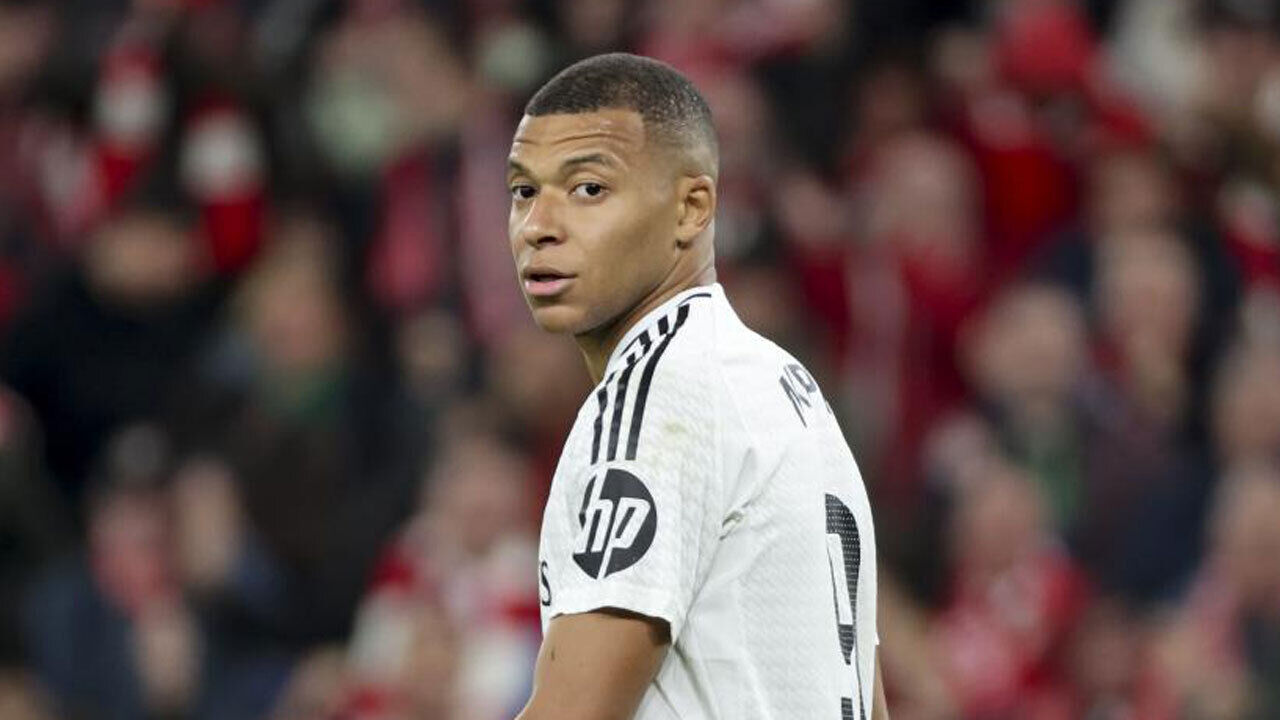 Mbappé regressa à concentração do Real Madrid após alta hospitalar em Miami
