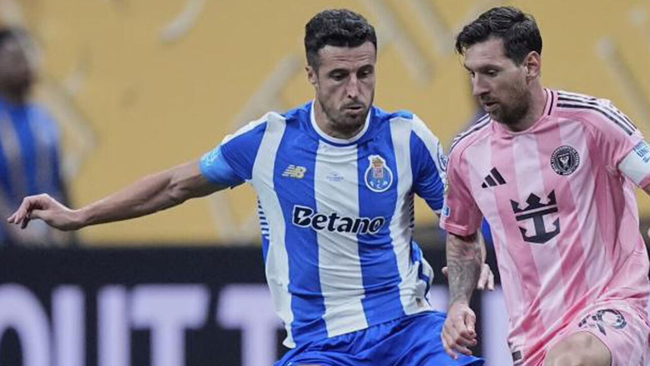 Messi defronta jogador do Futebol Clube do Porto em jogo