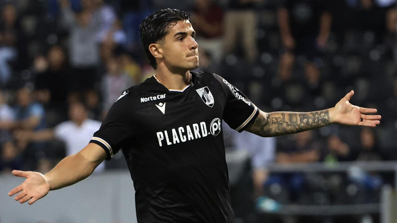 Marco Cruz pode sair do V. Guimarães por empréstimo, apesar do contrato até 2028