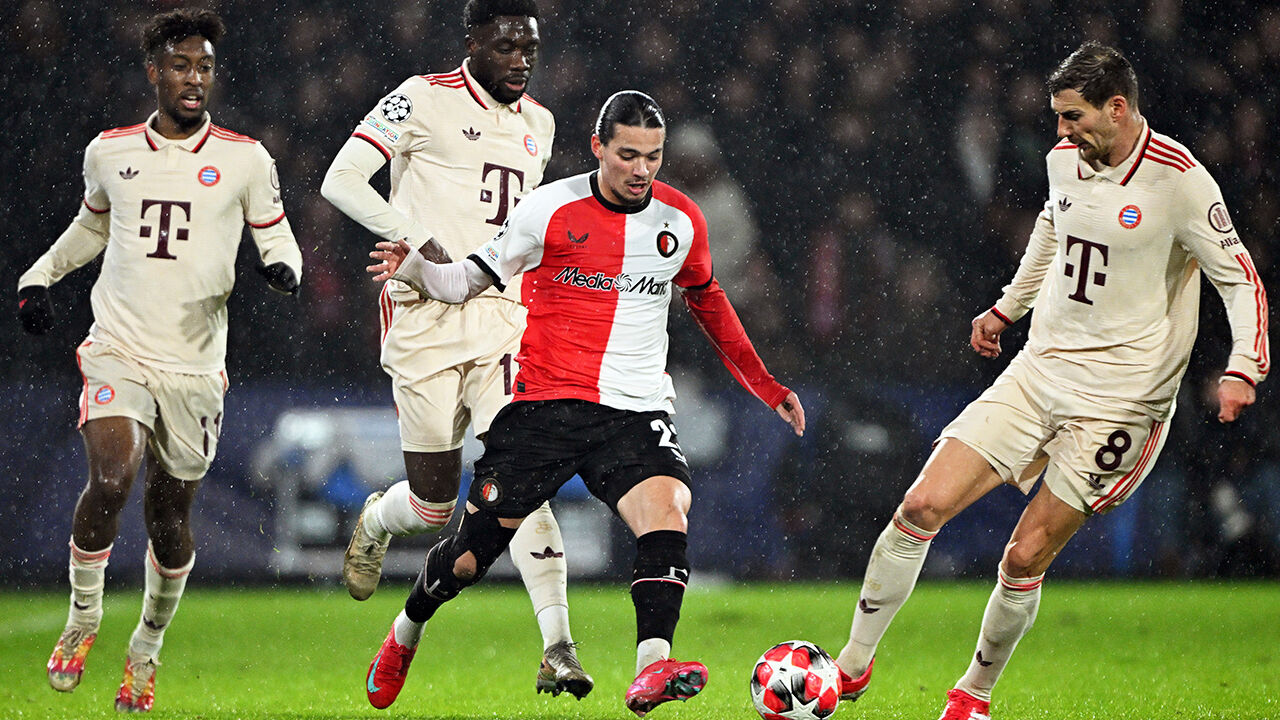 Benfica demonstra interesse em Hadj-Moussa, mas Feyenoord rejeita oferta inicial