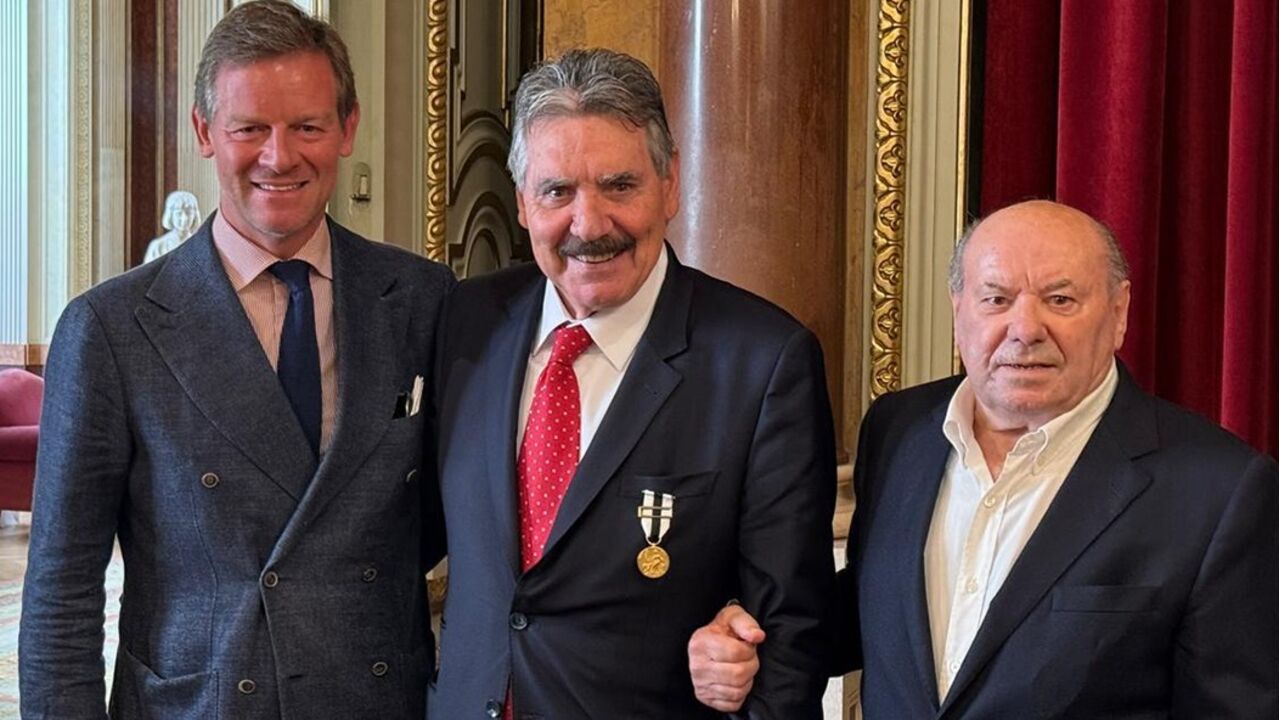 Martim Mayer e Simões homenageiam diretor da FPF, Senhor Benfica