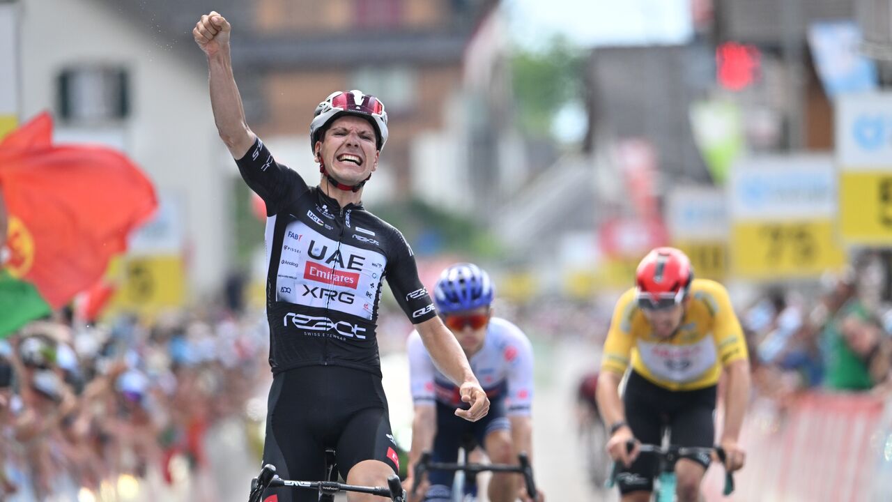 João Almeida vence etapa da Volta à Suíça e sobe na geral