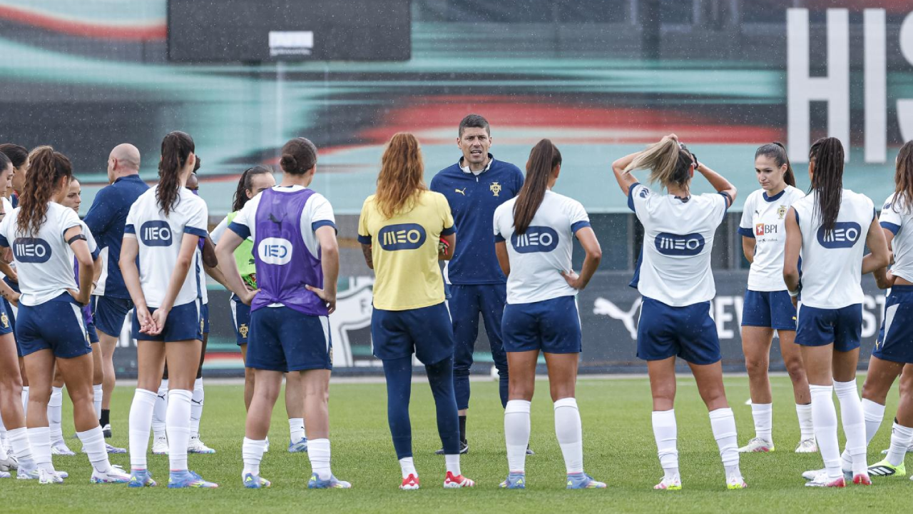 Seleção feminina de Portugal prepara jogo contra a Nigéria no Estádio José Gomes