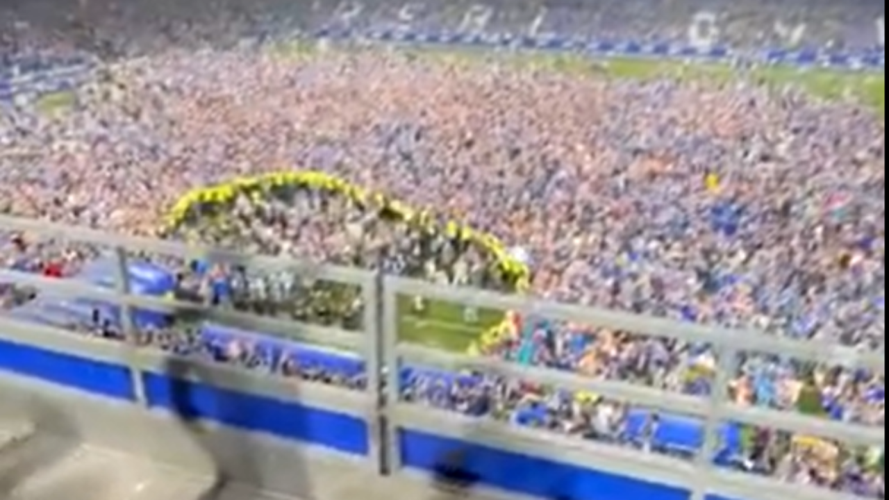 Fãs do Real Oviedo celebram o regresso à 1.ª divisão após 24 anos