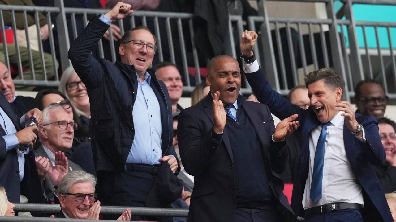John Textor celebra venda de participação no Crystal Palace