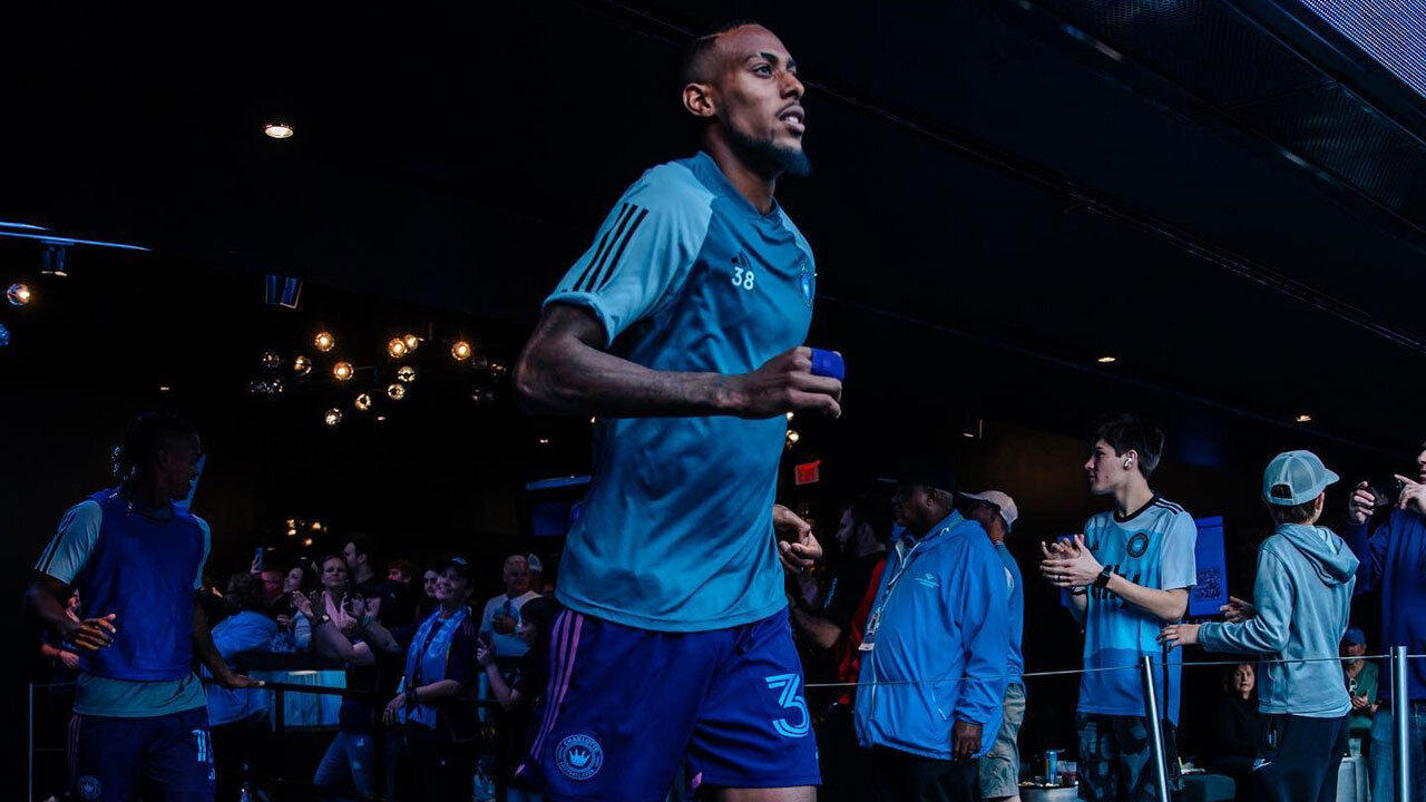 Iuri Tavares, ex-Benfica, joga em Charlotte e alerta para o calor