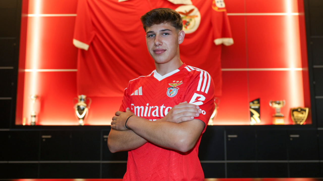 João Afonso renova contrato com o Benfica após época nos juniores