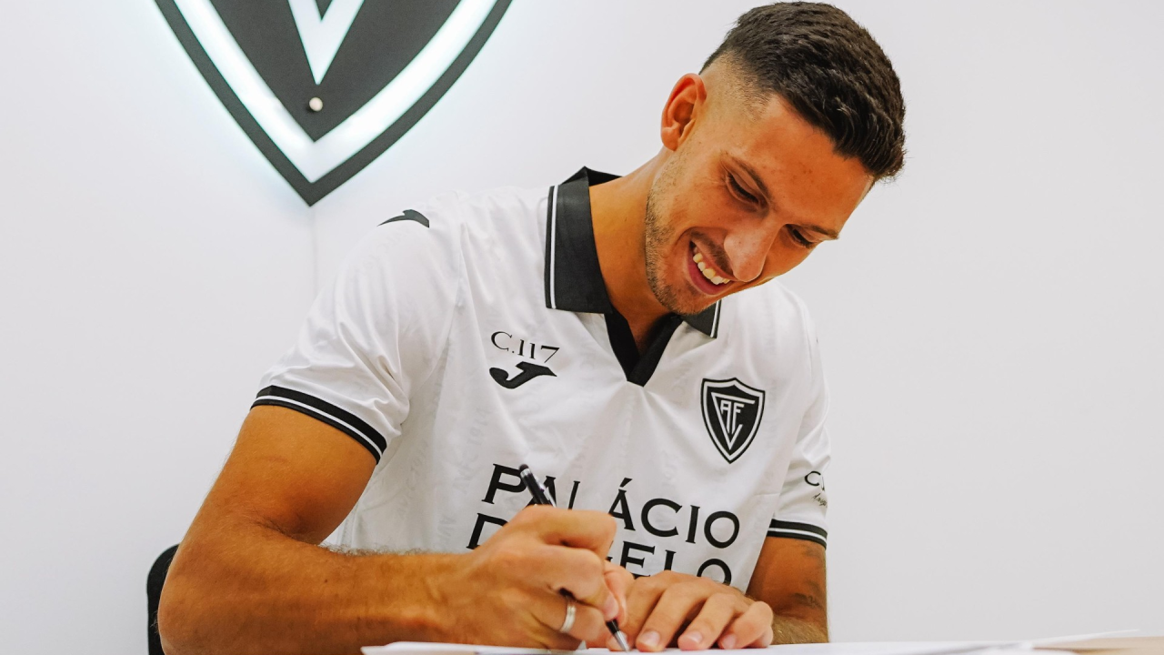 Rúben Pereira reforça o Ac. Viseu, após passagem pelo Penafiel