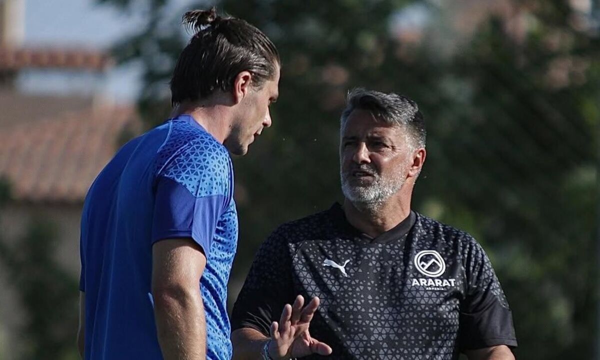 Manuel Tulipa quer atletas com "fome de vencer" no AC Ararat, Arménia