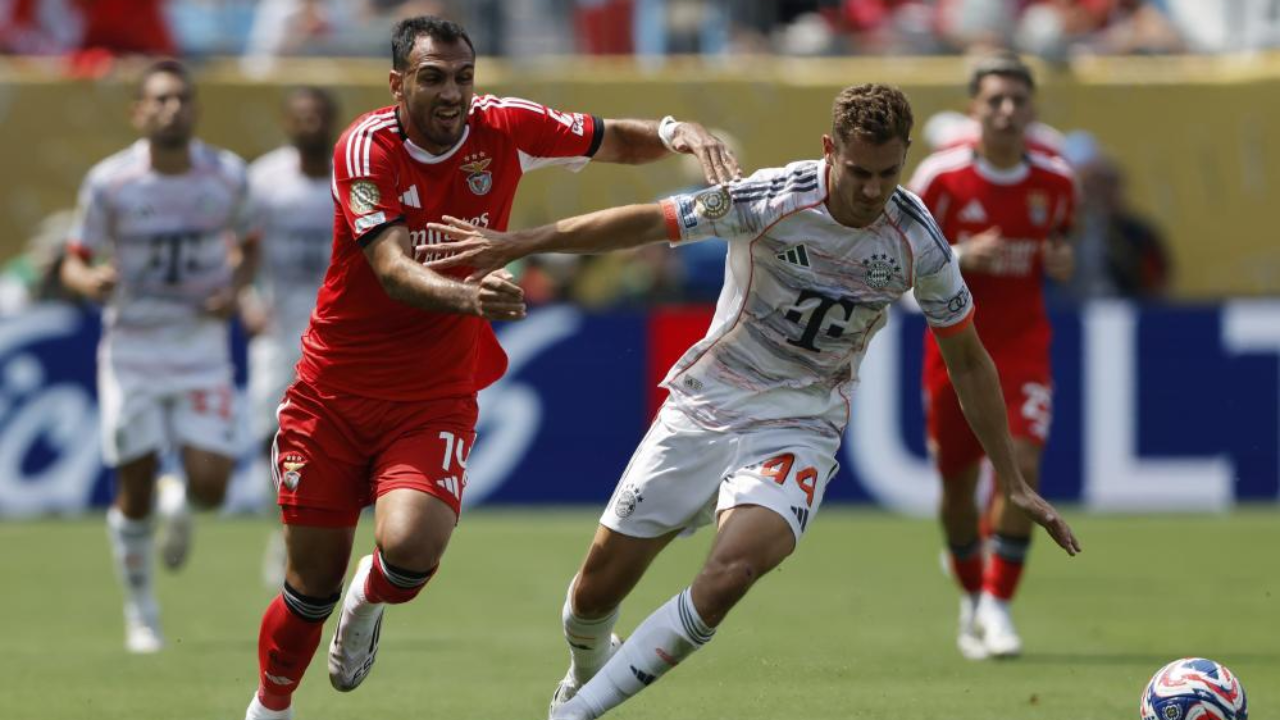 Pavlidis destaca Trubin e coesão da equipa após vitória do Benfica sobre o Bayern