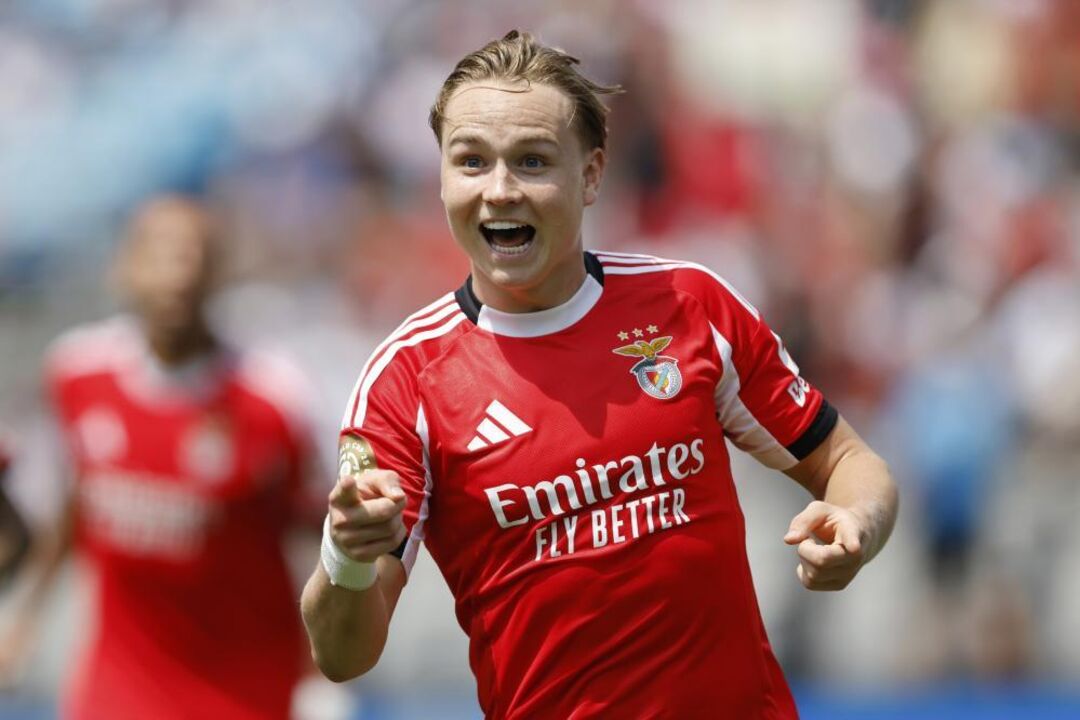 Schjelderup, do Benfica, assume o desejo de jogar futebol e ser feliz após vitória sobre o Bayern