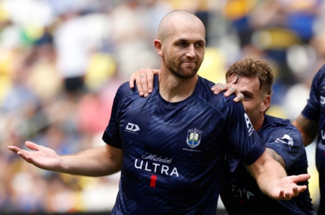 Auckland City empata com Boca Juniors, num jogo com autogolo e alerta climático