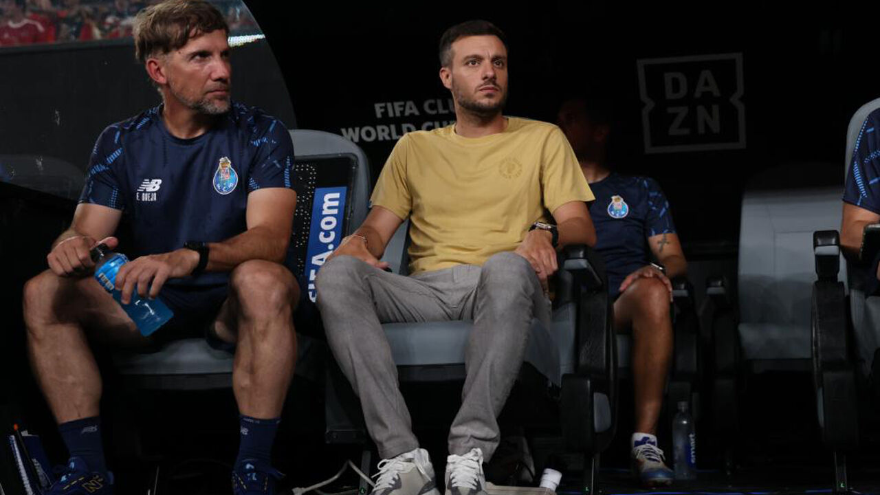 Anselmi, treinador do FC Porto, determinado em continuar e melhorar a equipa