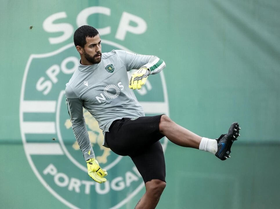 Guarda-redes do Sporting CP durante um treino