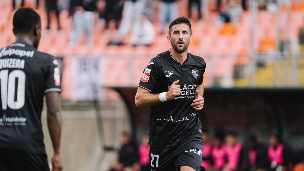 Luís Silva renova com o Ac. Viseu até 2026