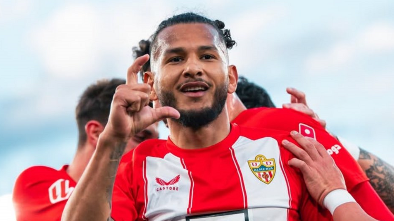 Luís Javier Suárez, possível substituto de Gyökeres, joga pelo Almería