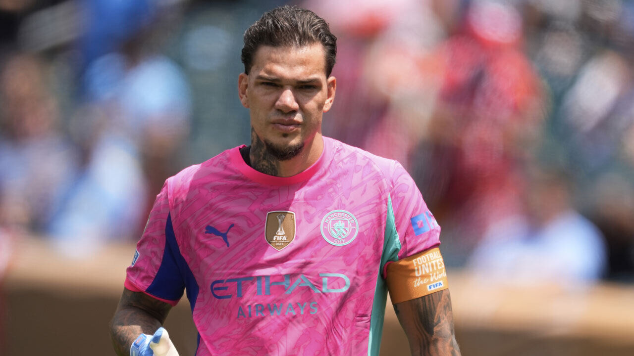 Ederson garante que o futuro passa pelo Manchester City.

