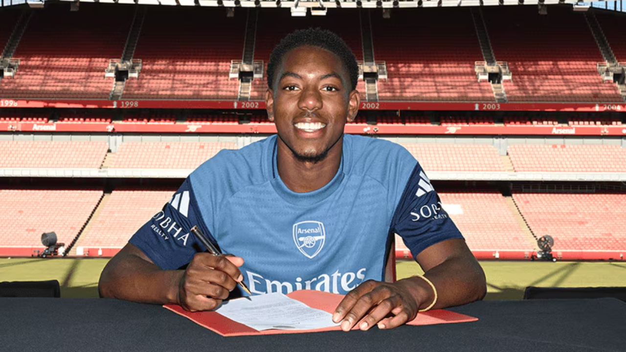 Myles Lewis-Skelly renova contrato com o Arsenal até 2026