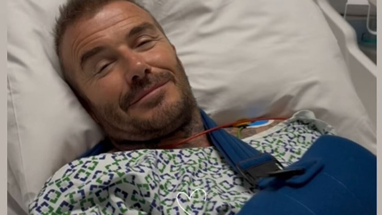 David Beckham hospitalizado após cirurgia ao pulso. Victoria deixou mensagem de apoio
