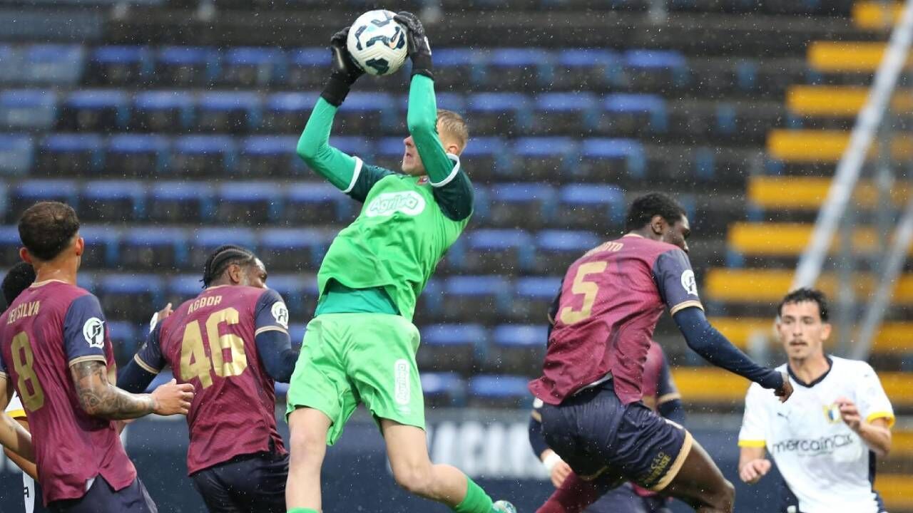 Silas Bjerre, guarda-redes do Torreense, em destaque na Liga Revelação