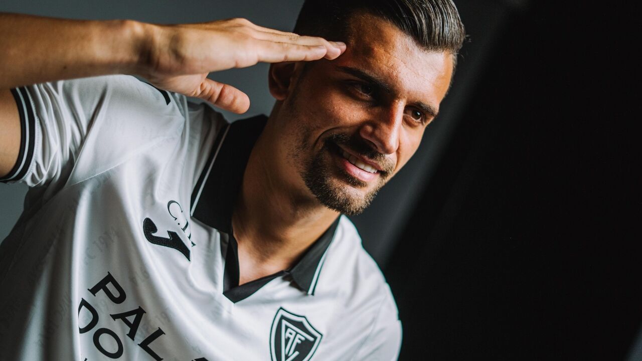 Anthony Correia assina pelo Ac. Viseu Central por uma época