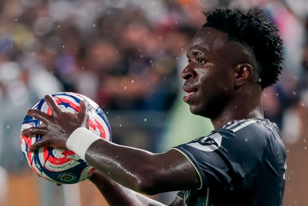 Vinícius renova contrato com o Real Madrid até 2027 e expressa desejo de ficar por muitos anos