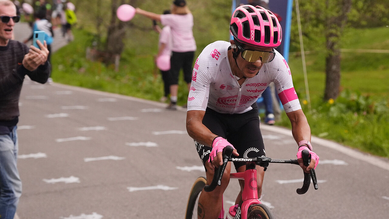 Richard Carapaz falha Volta a França devido a infeção gastrointestinal