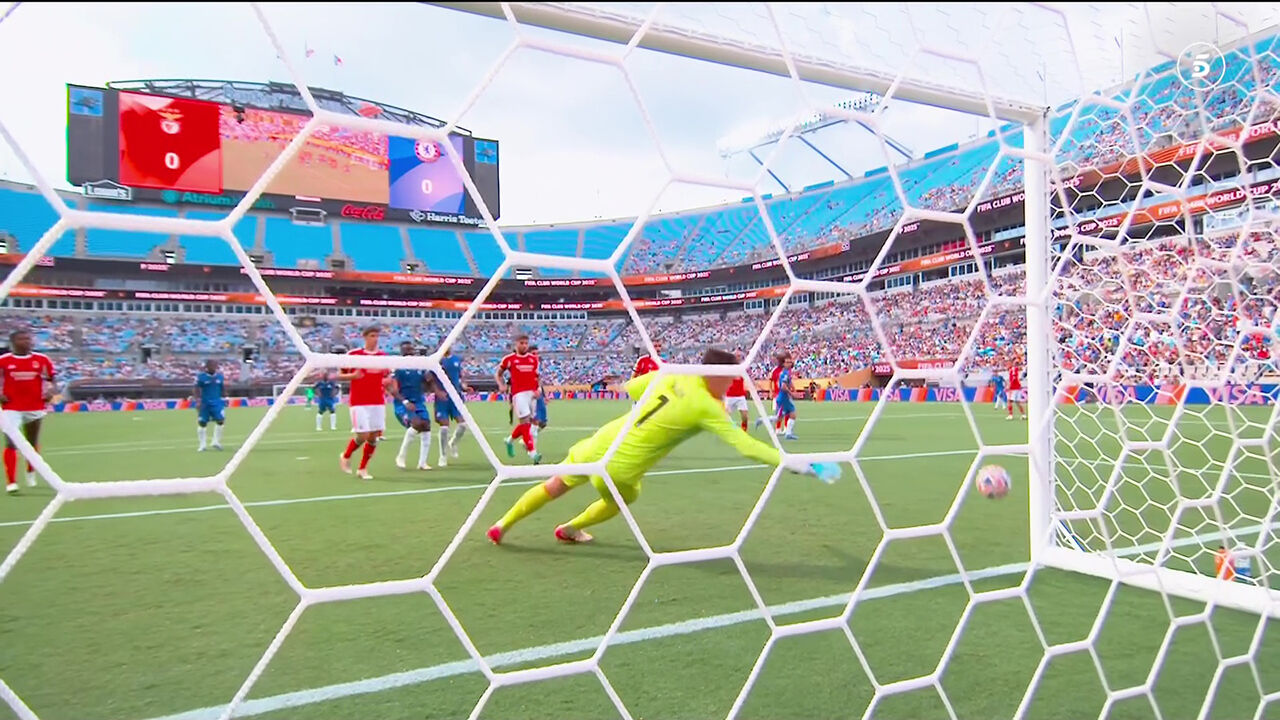 Reece James marca para o Chelsea contra o Benfica no Mundial de Clubes