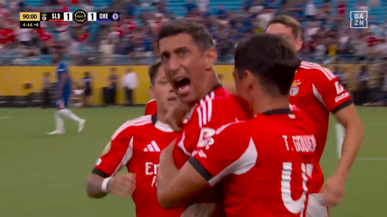 Di María marca de penálti, Benfica empata 1-1 com o Chelsea e leva jogo para prolongamento