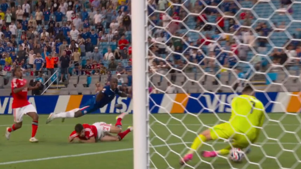 Trubin falha e Nkunku marca, dando vantagem ao Chelsea