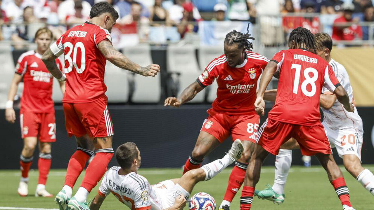 Benfica prepara época após encaixe milionário na venda de jogadores