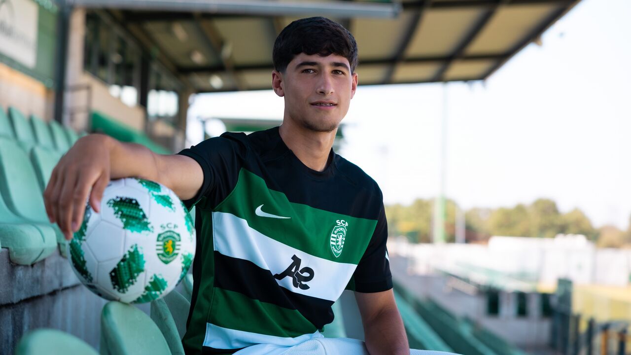 José Mendes assina contrato profissional com o Sporting