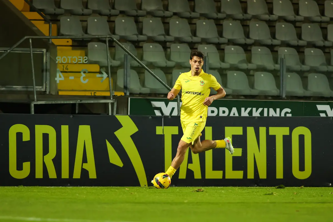 Miguel Mota renova contrato com o P. Ferreira até 2027