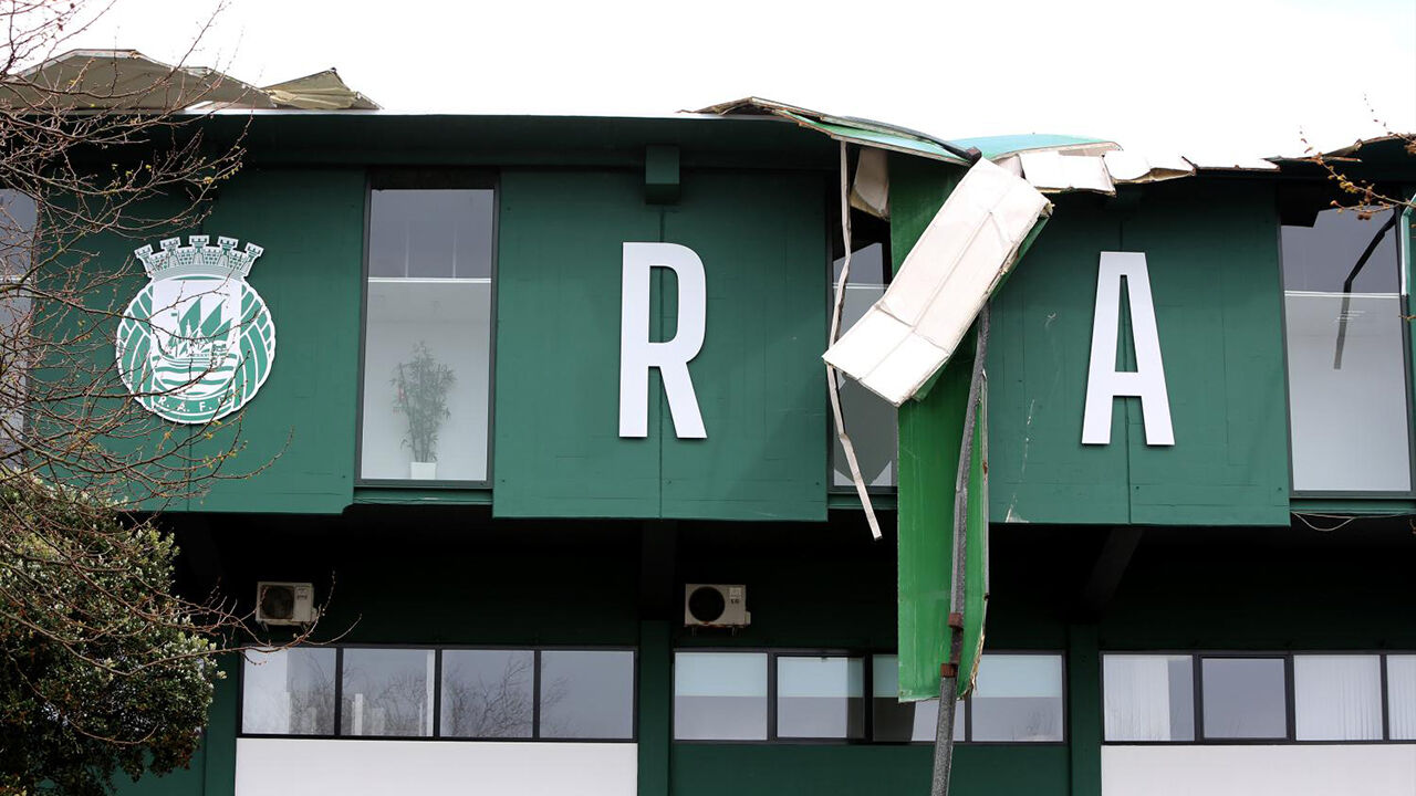 Estádio do Rio Ave em reconstrução após tempestade destrói parte da bancada