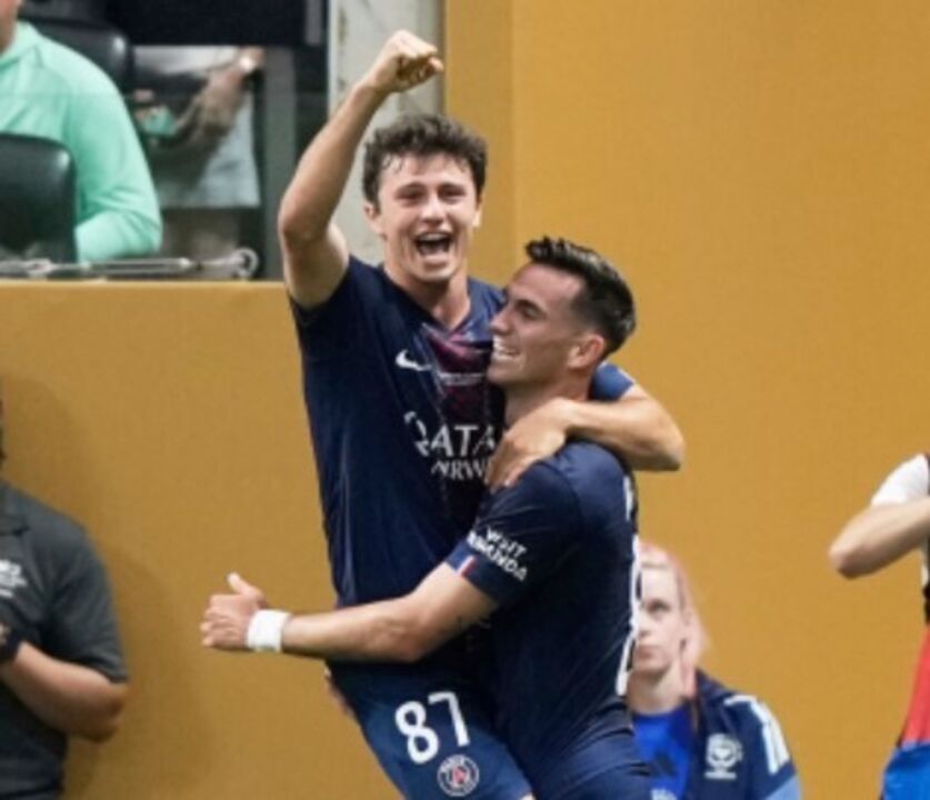 João Neves, jogador do PSG, celebra vitória sobre o Miami com o primeiro bis sénior