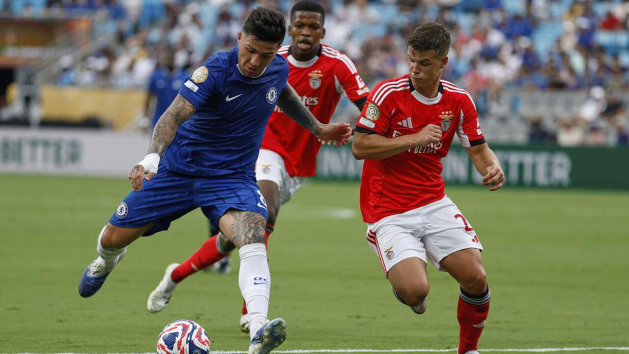 Enzo Fernández reencontra ex-colegas do Benfica após jogo