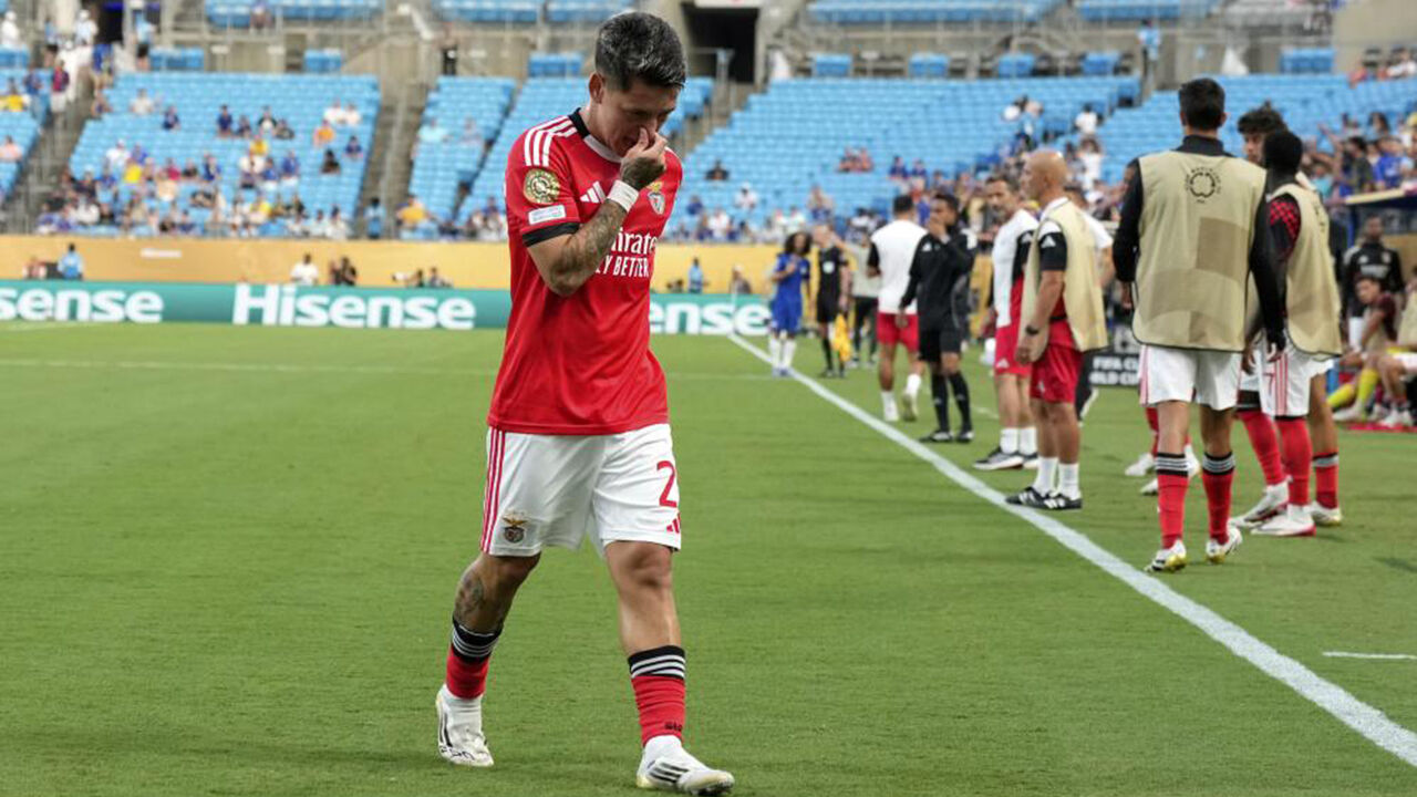 Prestianni pede desculpa após expulsão em jogo com o Chelsea.
