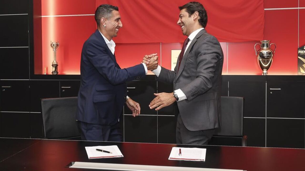 Di María regressa ao Benfica e cumprimenta Rui Costa, selando um contrato até 2024