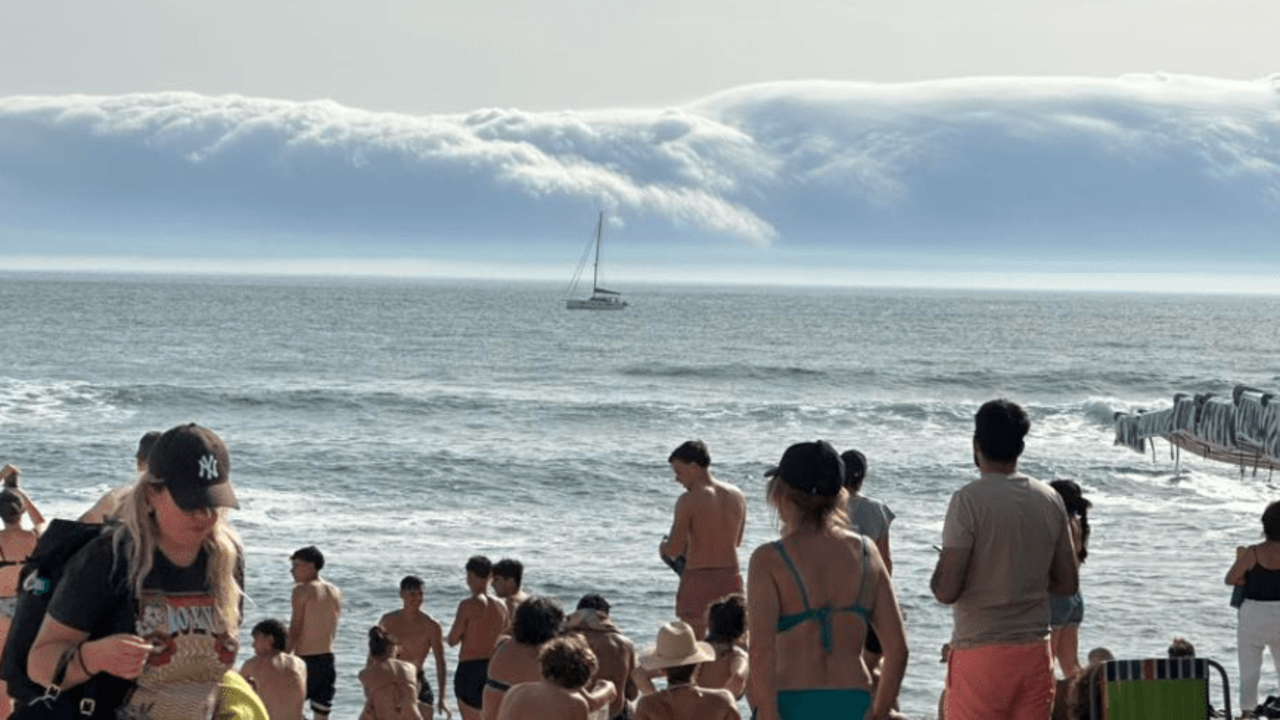 Banhistas assustados abandonam praias em Portugal devido a nuvem invulgar