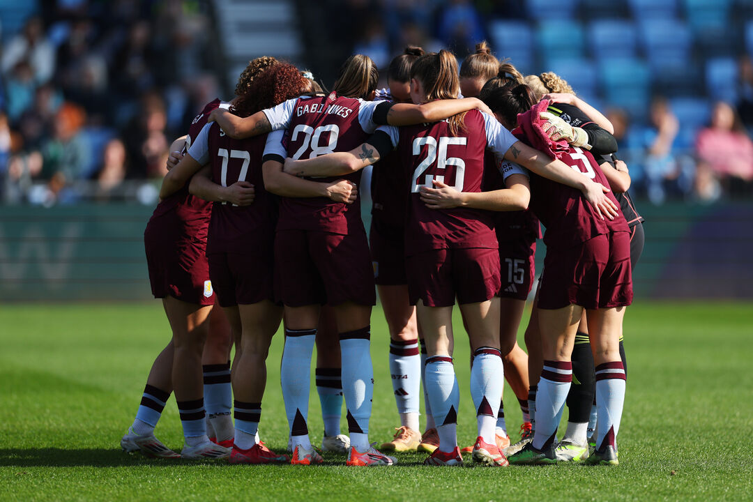 Aston Villa vende equipa feminina a fundo com ligação ao V. Guimarães